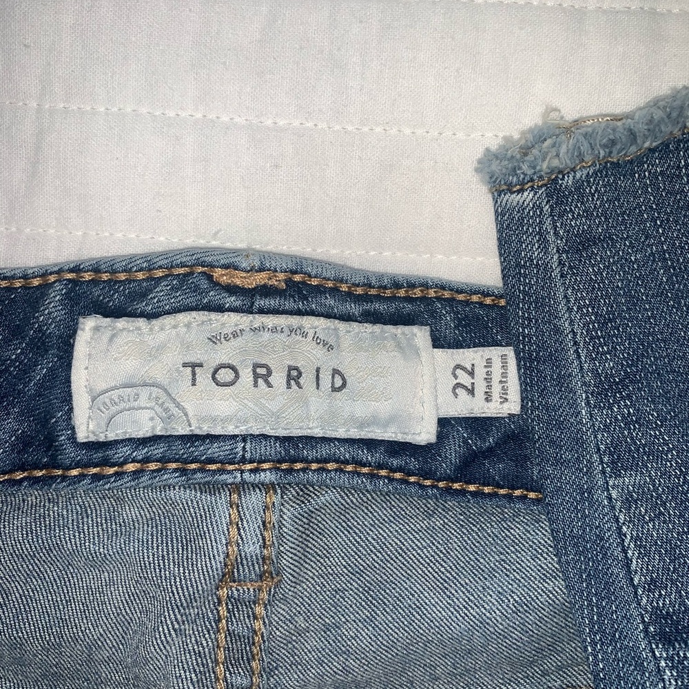 Torrid Boyfriend Cropped Jeans - Size 22 - Picture 7 of 10